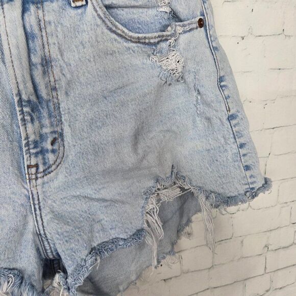 Abercrombie & Fitch The Mom Short High Rise Curve Love Size 10 / 30 Distressed - Picture 4 of 7